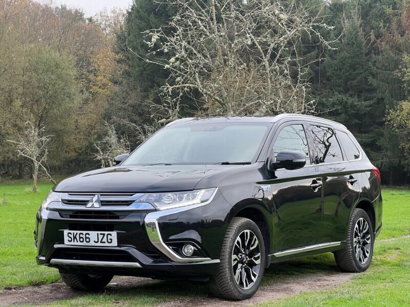 Mitsubishi Outlander 2.0h 12kWh GX4h SUV 5dr Petrol Plug-in Hybrid CVT 4WD Euro 6 (s/s) (200 ps) SUV Automatic Petrol - U10367