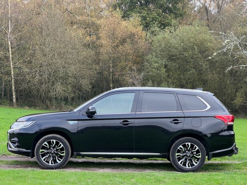 Mitsubishi Outlander 2.0h 12kWh GX4h SUV 5dr Petrol Plug-in Hybrid CVT 4WD Euro 6 (s/s) (200 ps) SUV Automatic Petrol - U10367