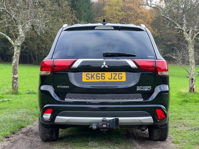 Mitsubishi Outlander 2.0h 12kWh GX4h SUV 5dr Petrol Plug-in Hybrid CVT 4WD Euro 6 (s/s) (200 ps) SUV Automatic Petrol - U10367