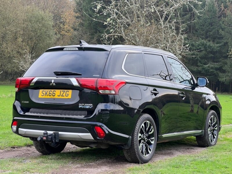 Mitsubishi Outlander 2.0h 12kWh GX4h SUV 5dr Petrol Plug-in Hybrid CVT 4WD Euro 6 (s/s) (200 ps) SUV Automatic Petrol - U10367