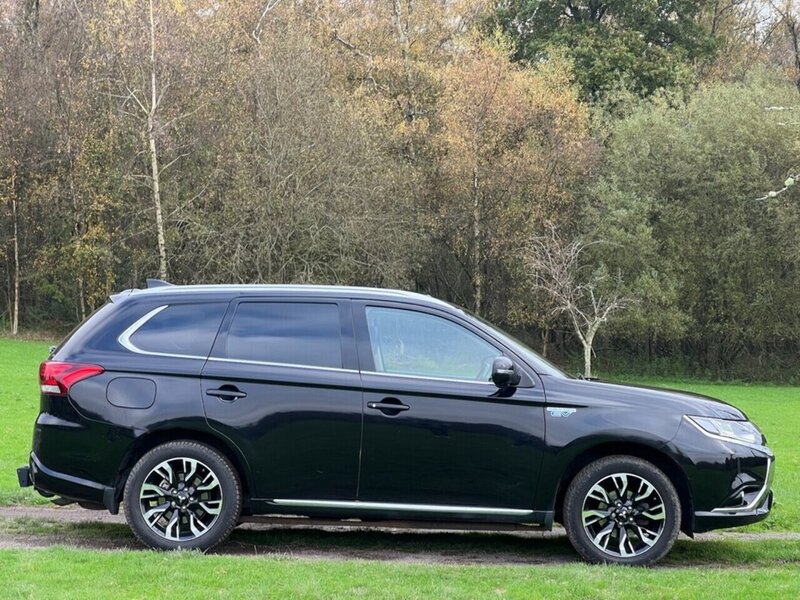 Mitsubishi Outlander 2.0h 12kWh GX4h SUV 5dr Petrol Plug-in Hybrid CVT 4WD Euro 6 (s/s) (200 ps) SUV Automatic Petrol - U10367
