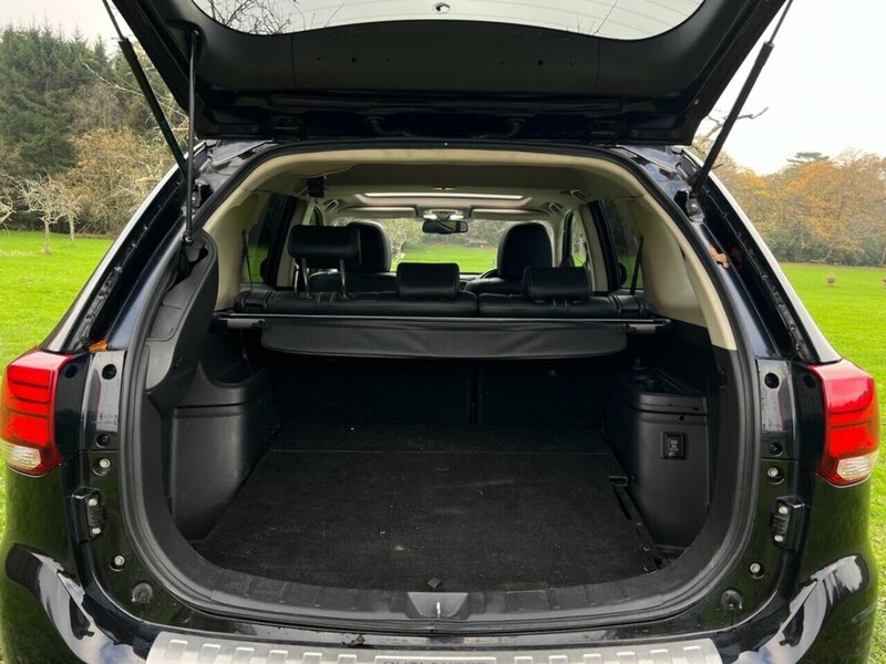 Mitsubishi Outlander 2.0h 12kWh GX4h SUV 5dr Petrol Plug-in Hybrid CVT 4WD Euro 6 (s/s) (200 ps) SUV Automatic Petrol - U10367