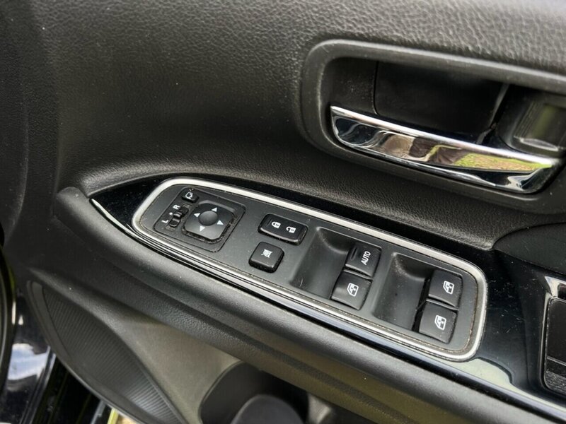 Mitsubishi Outlander 2.0h 12kWh GX4h SUV 5dr Petrol Plug-in Hybrid CVT 4WD Euro 6 (s/s) (200 ps) SUV Automatic Petrol - U10367