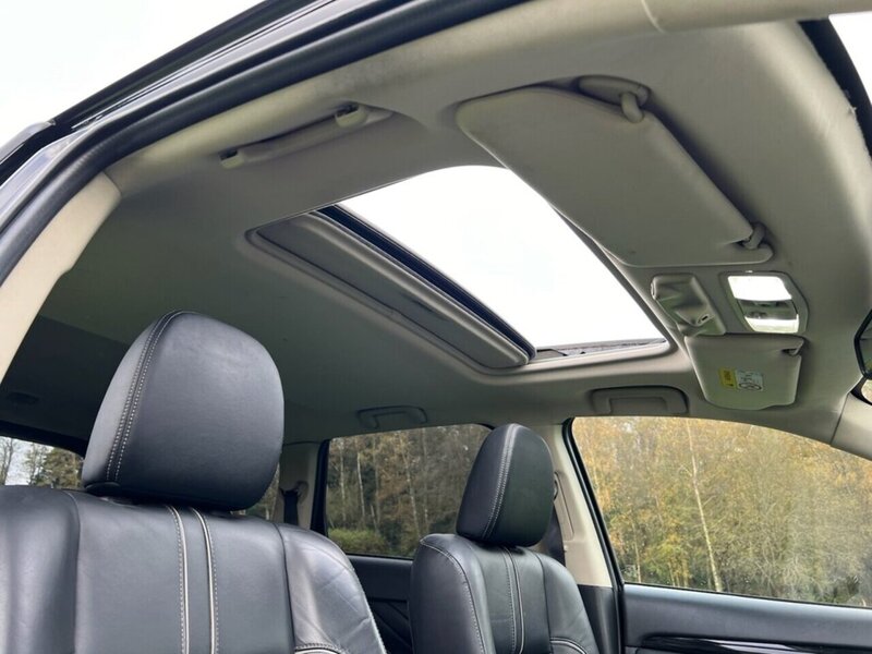 Mitsubishi Outlander 2.0h 12kWh GX4h SUV 5dr Petrol Plug-in Hybrid CVT 4WD Euro 6 (s/s) (200 ps) SUV Automatic Petrol - U10367