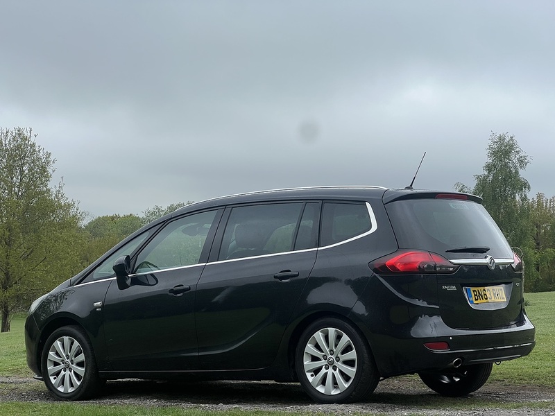 Vauxhall Zafira Tourer 2.0 CDTi SE MPV 5dr Diesel Manual Euro 5 (165 ps) - U10368