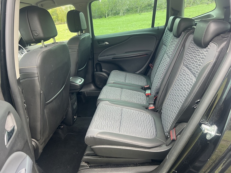 Vauxhall Zafira Tourer 2.0 CDTi SE MPV 5dr Diesel Manual Euro 5 (165 ps) - U10368