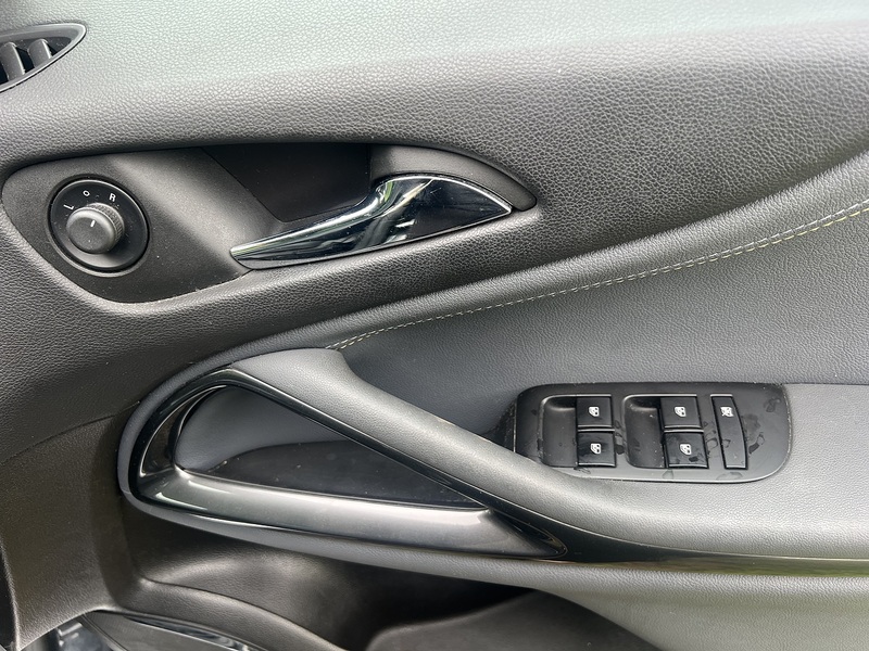 Vauxhall Zafira Tourer 2.0 CDTi SE MPV 5dr Diesel Manual Euro 5 (165 ps) - U10368