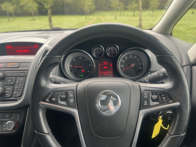 Vauxhall Zafira Tourer 2.0 CDTi SE MPV 5dr Diesel Manual Euro 5 (165 ps) - U10368