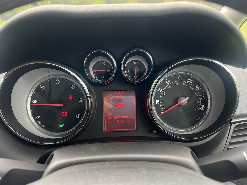 Vauxhall Zafira Tourer 2.0 CDTi SE MPV 5dr Diesel Manual Euro 5 (165 ps) - U10368