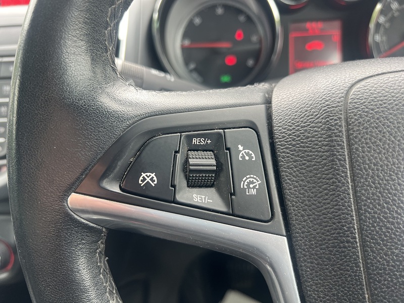 Vauxhall Zafira Tourer 2.0 CDTi SE MPV 5dr Diesel Manual Euro 5 (165 ps) - U10368