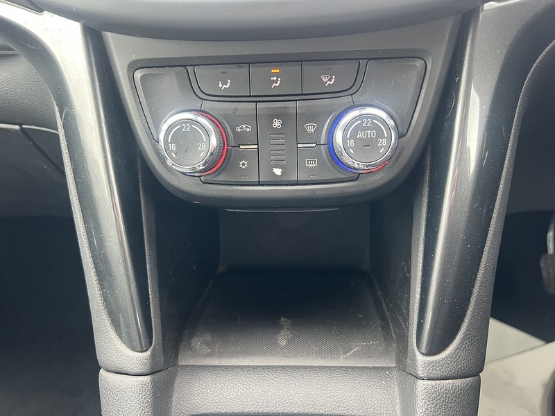 Vauxhall Zafira Tourer 2.0 CDTi SE MPV 5dr Diesel Manual Euro 5 (165 ps) - U10368