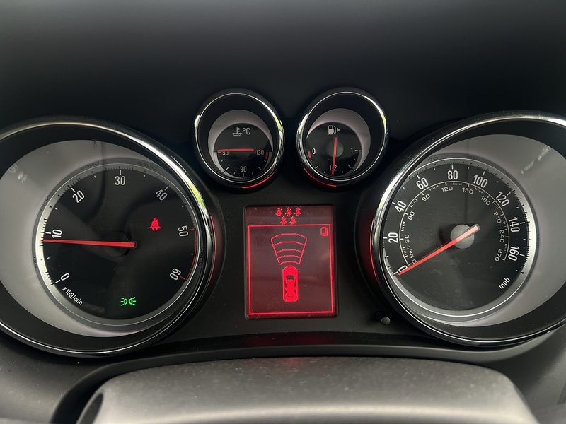 Vauxhall Zafira Tourer 2.0 CDTi SE MPV 5dr Diesel Manual Euro 5 (165 ps) - U10368