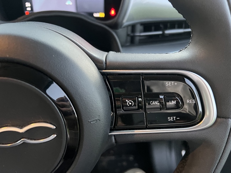 Fiat 500e 42kWh Icon Hatchback 3dr Electric Auto (118 ps) - U10415