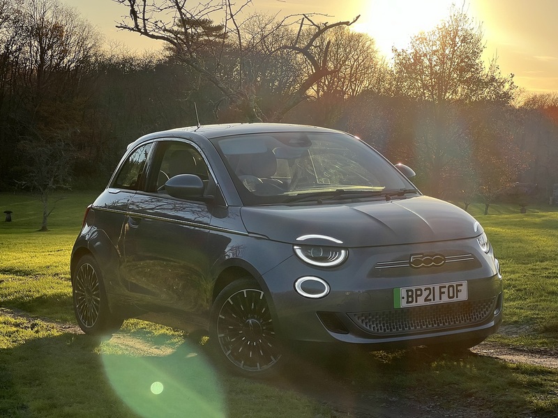 Fiat 500e 42kWh La Prima Hatchback 3dr Electric Auto (118 ps) - U10417