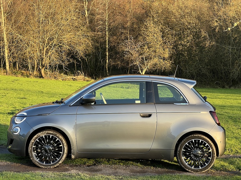 Fiat 500e 42kWh La Prima Hatchback 3dr Electric Auto (118 ps) - U10417