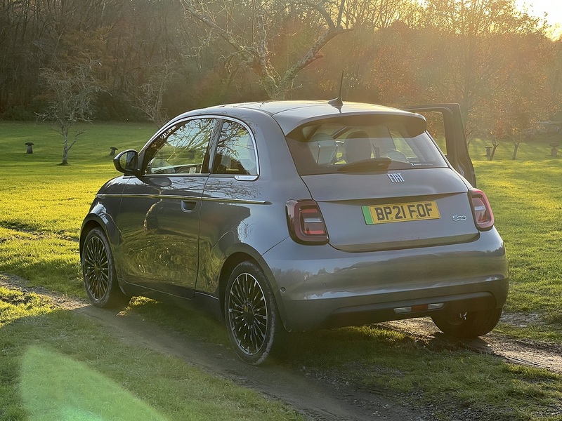 Fiat 500e 42kWh La Prima Hatchback 3dr Electric Auto (118 ps) - U10417
