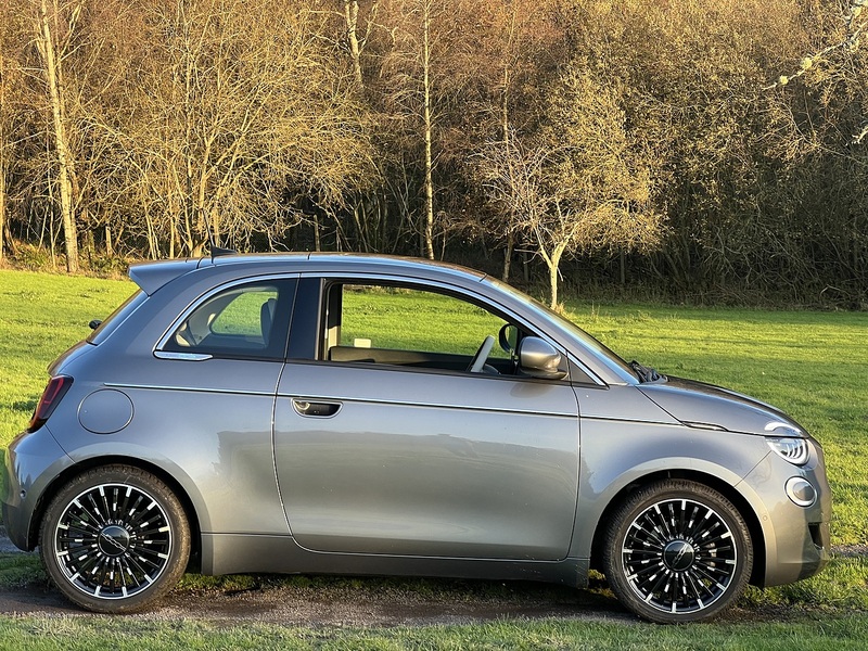 Fiat 500e 42kWh La Prima Hatchback 3dr Electric Auto (118 ps) - U10417