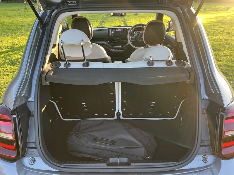 Fiat 500e 42kWh La Prima Hatchback 3dr Electric Auto (118 ps) - U10417