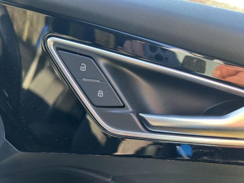 Audi Q4 e-tron 40 S line SUV 5dr Electric Auto 82kWh (204 ps) SUV Automatic Electric - U10436