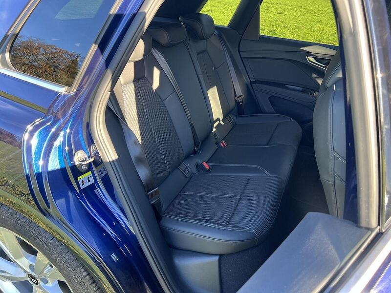 Audi Q4 e-tron 40 S line SUV 5dr Electric Auto 82kWh (204 ps) SUV Automatic Electric - U10436