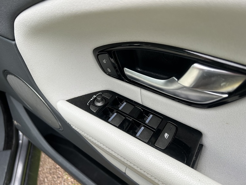 Land Rover Range Rover Evoque 2.0 eD4 SE Tech SUV 5dr Diesel Manual FWD Euro 6 (s/s) (150 ps) - U10453