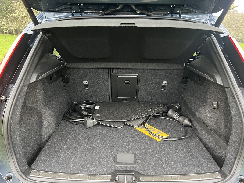 Volvo XC40 1.5h T5 Twin Engine Recharge 10.7kWh Inscription Pro SUV 5dr Petrol Plug-in Hybrid Auto Euro 6 (s/s) - U10461