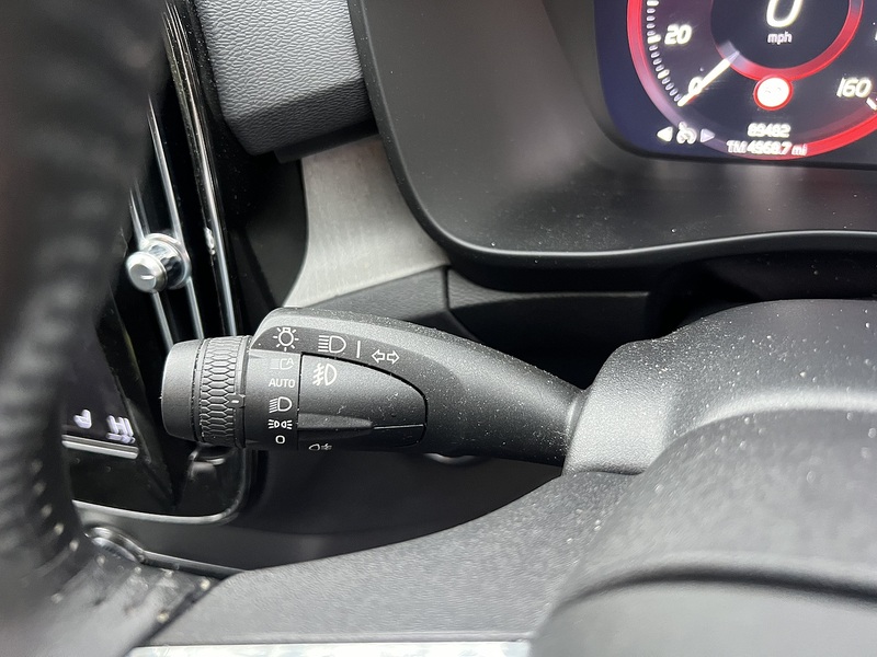 Volvo XC40 1.5h T5 Twin Engine Recharge 10.7kWh Inscription Pro SUV 5dr Petrol Plug-in Hybrid Auto Euro 6 (s/s) - U10461