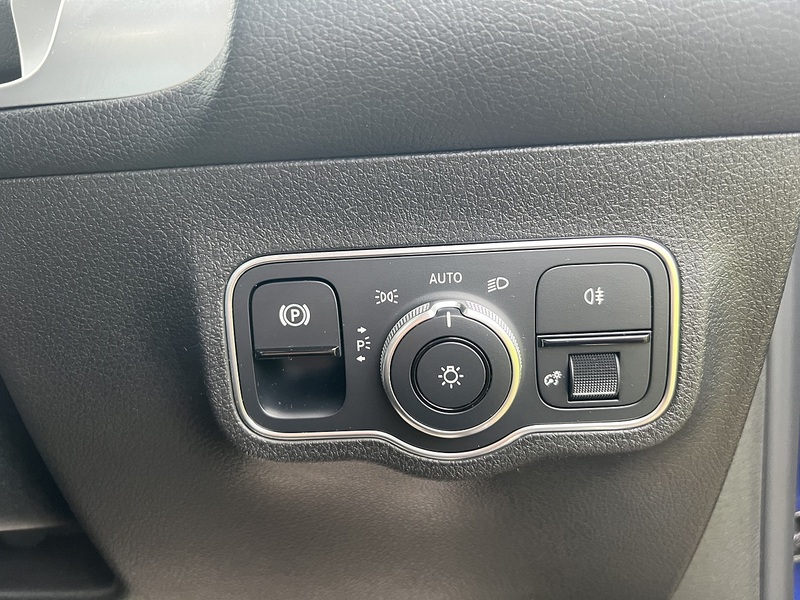 Mercedes-Benz GLB 1.3 GLB200 AMG Line SUV 5dr Petrol 7G-DCT Euro 6 (s/s) (163 ps) - U10477