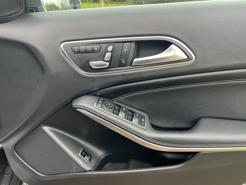 Mercedes-Benz GLA 1.6 GLA200 Sport (Premium Plus) SUV 5dr Petrol Manual Euro 6 (s/s) (156 ps) - U10480