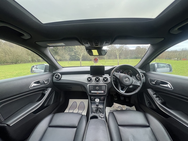 Mercedes-Benz GLA 1.6 GLA200 Sport (Premium Plus) SUV 5dr Petrol Manual Euro 6 (s/s) (156 ps) - U10480