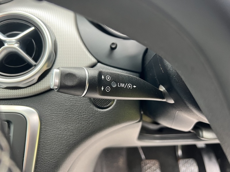 Mercedes-Benz GLA 1.6 GLA200 Sport (Premium Plus) SUV 5dr Petrol Manual Euro 6 (s/s) (156 ps) - U10480