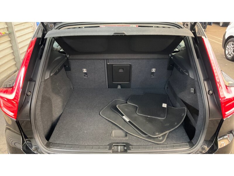 Volvo XC40 2.0 D3 Momentum SUV 5dr Diesel Manual Euro 6 (s/s) (150 ps) - U10492