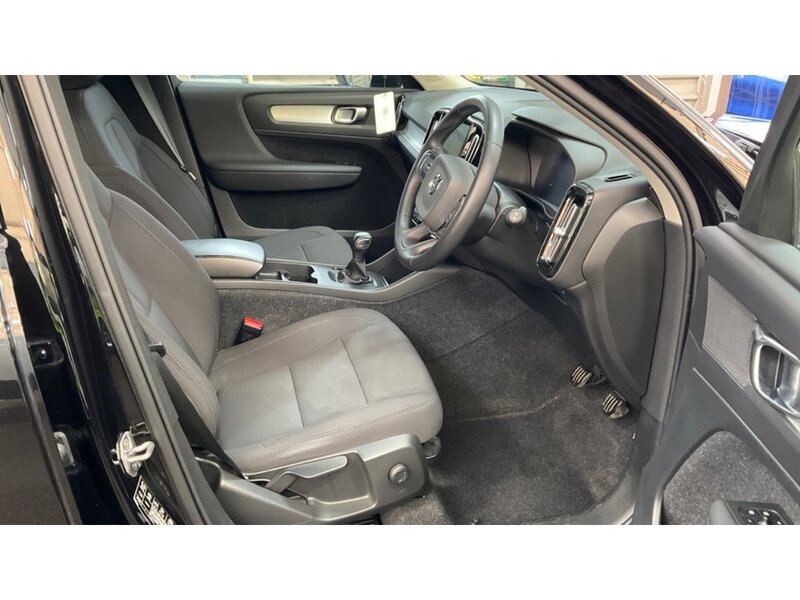 Volvo XC40 2.0 D3 Momentum SUV 5dr Diesel Manual Euro 6 (s/s) (150 ps) - U10492