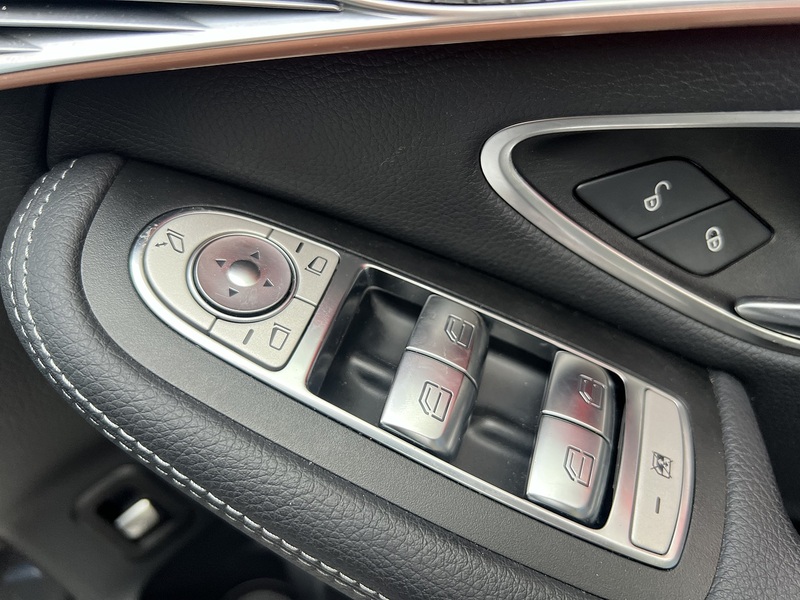 Mercedes-Benz EQC EQC 400 80kWh AMG Line (Premium) SUV 5dr Electric Auto 4MATIC (408 ps) - U10518