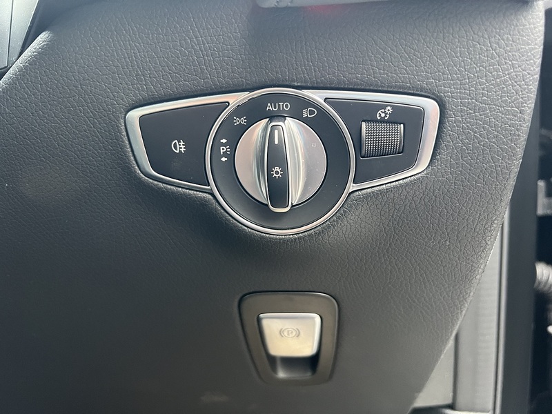 Mercedes-Benz EQC EQC 400 80kWh AMG Line (Premium) SUV 5dr Electric Auto 4MATIC (408 ps) - U10518