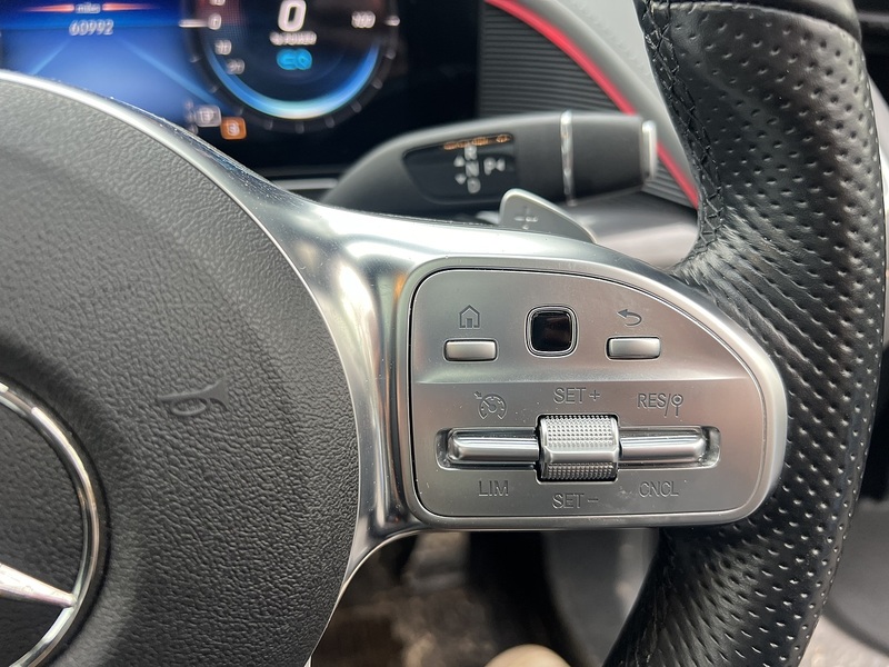 Mercedes-Benz EQC EQC 400 80kWh AMG Line (Premium) SUV 5dr Electric Auto 4MATIC (408 ps) - U10518