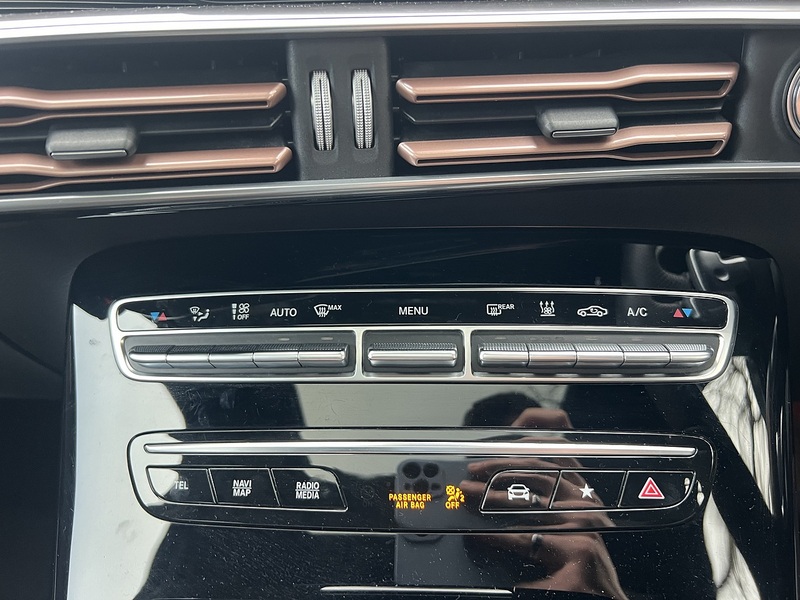 Mercedes-Benz EQC EQC 400 80kWh AMG Line (Premium) SUV 5dr Electric Auto 4MATIC (408 ps) - U10518