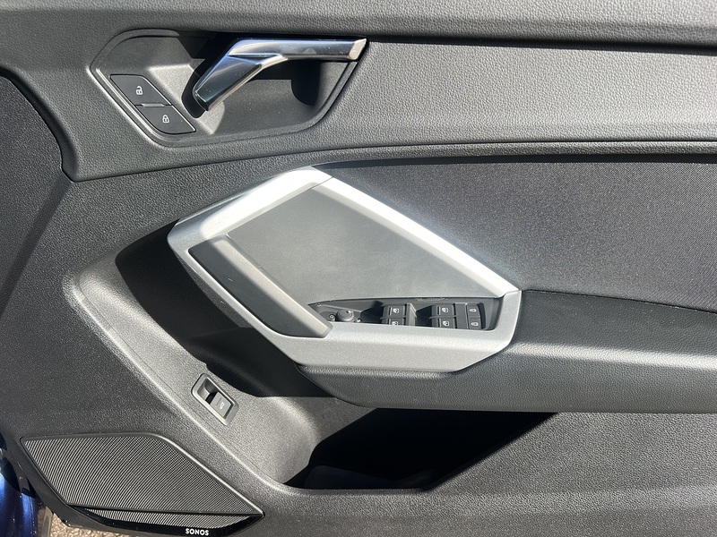 Audi Q3 1.5 TFSI CoD 35 Technik SUV 5dr Petrol Manual Euro 6 (s/s) (150 ps) SUV Manual Petrol - U10549