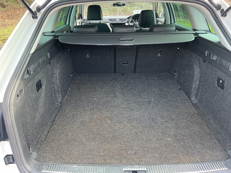 Skoda Superb 1.4 TSI iV 13kWh SE Technology Estate 5dr Petrol Plug-in Hybrid DSG Euro 6 (s/s) (218 ps) - U10564