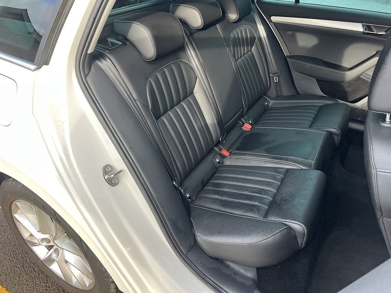 Skoda Superb 1.4 TSI iV 13kWh SE Technology Estate 5dr Petrol Plug-in Hybrid DSG Euro 6 (s/s) (218 ps) - U10564