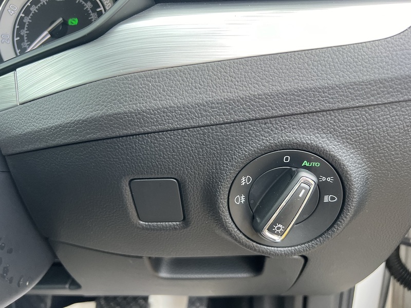 Skoda Superb 1.4 TSI iV 13kWh SE Technology Estate 5dr Petrol Plug-in Hybrid DSG Euro 6 (s/s) (218 ps) - U10564