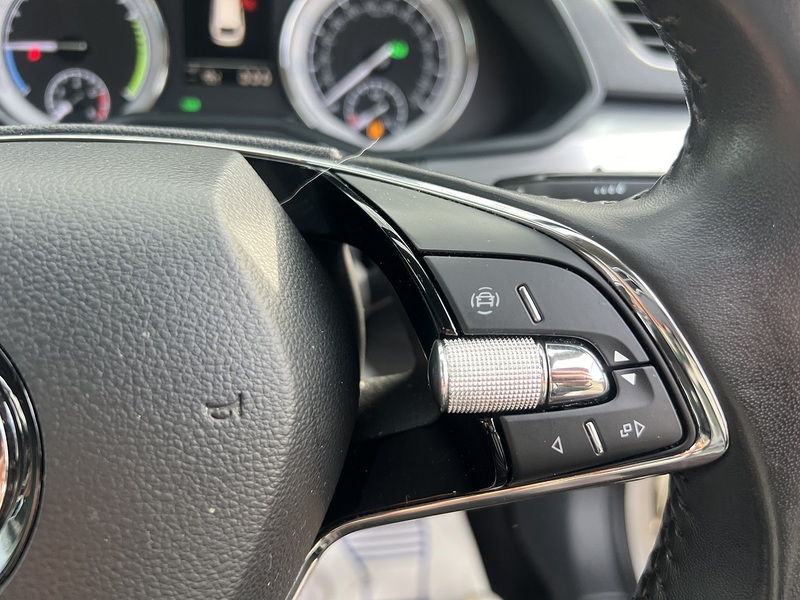 Skoda Superb 1.4 TSI iV 13kWh SE Technology Estate 5dr Petrol Plug-in Hybrid DSG Euro 6 (s/s) (218 ps) - U10564