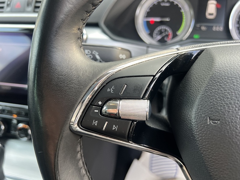 Skoda Superb 1.4 TSI iV 13kWh SE Technology Estate 5dr Petrol Plug-in Hybrid DSG Euro 6 (s/s) (218 ps) - U10564