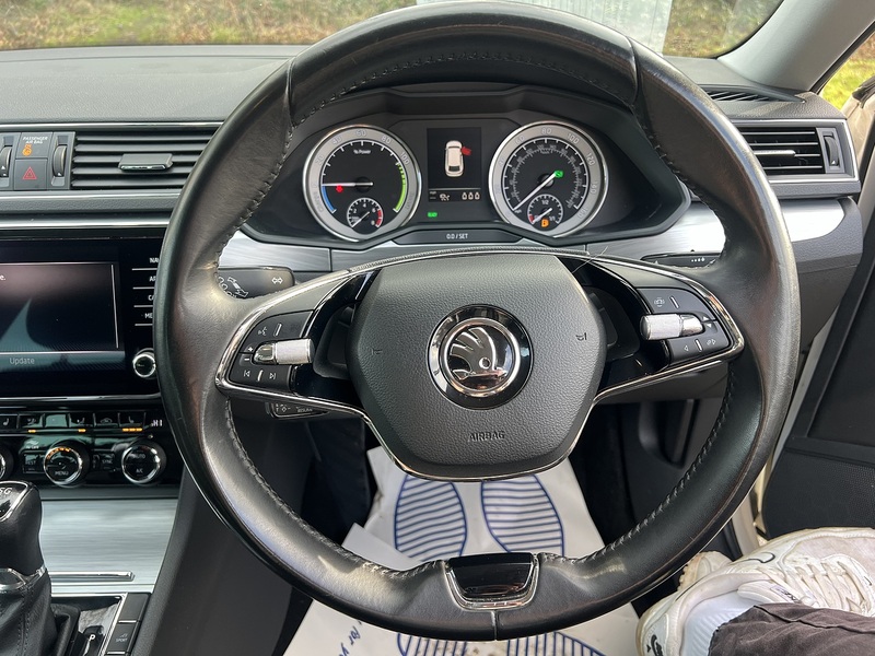 Skoda Superb 1.4 TSI iV 13kWh SE Technology Estate 5dr Petrol Plug-in Hybrid DSG Euro 6 (s/s) (218 ps) - U10564