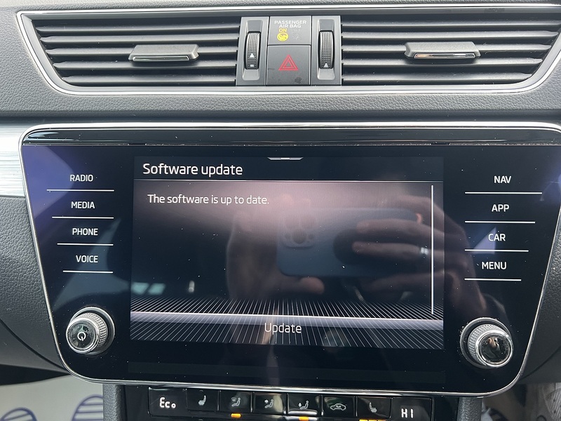 Skoda Superb 1.4 TSI iV 13kWh SE Technology Estate 5dr Petrol Plug-in Hybrid DSG Euro 6 (s/s) (218 ps) - U10564