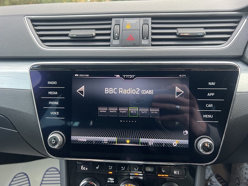 Skoda Superb 1.4 TSI iV 13kWh SE Technology Estate 5dr Petrol Plug-in Hybrid DSG Euro 6 (s/s) (218 ps) - U10564