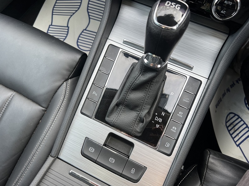 Skoda Superb 1.4 TSI iV 13kWh SE Technology Estate 5dr Petrol Plug-in Hybrid DSG Euro 6 (s/s) (218 ps) - U10564