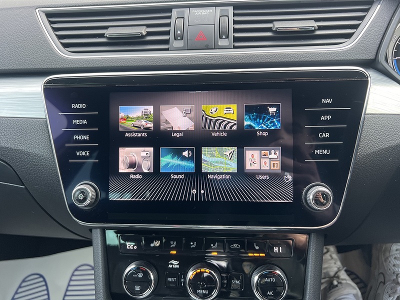 Skoda Superb 1.4 TSI iV 13kWh SE Technology Estate 5dr Petrol Plug-in Hybrid DSG Euro 6 (s/s) (218 ps) - U10564