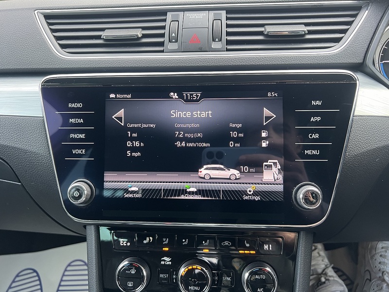 Skoda Superb 1.4 TSI iV 13kWh SE Technology Estate 5dr Petrol Plug-in Hybrid DSG Euro 6 (s/s) (218 ps) - U10564