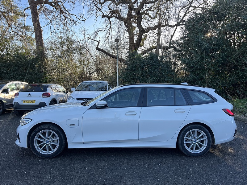 BMW 3 Series 2.0 330e 12kWh SE Pro Touring 5dr Petrol Plug-in Hybrid Auto Euro 6 (s/s) (292 ps) - U10580
